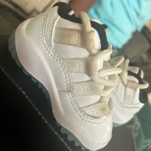 🎉RARE FIND🎉 JORDAN AIR JORDAN 11 RETRO LOW (TD) 'LEGEND BLUE' size 2 Baby - Picture 5 of 9